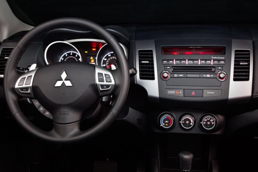  Mitsubishi Outlander 2010 года  (фото 8 из 28)